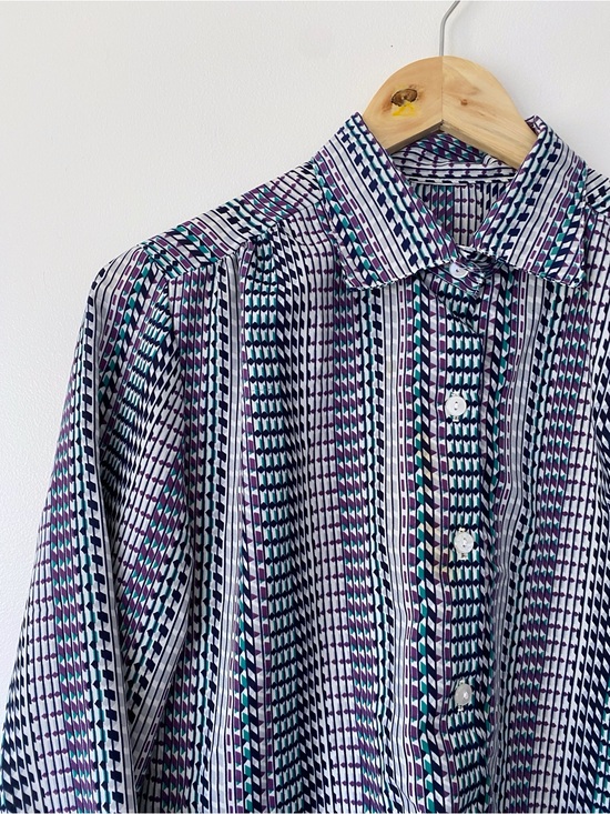 Vintage Tops - Vintage Geometric Multi-Stripe Patterned Button-Up Shirt - Blue & Purple